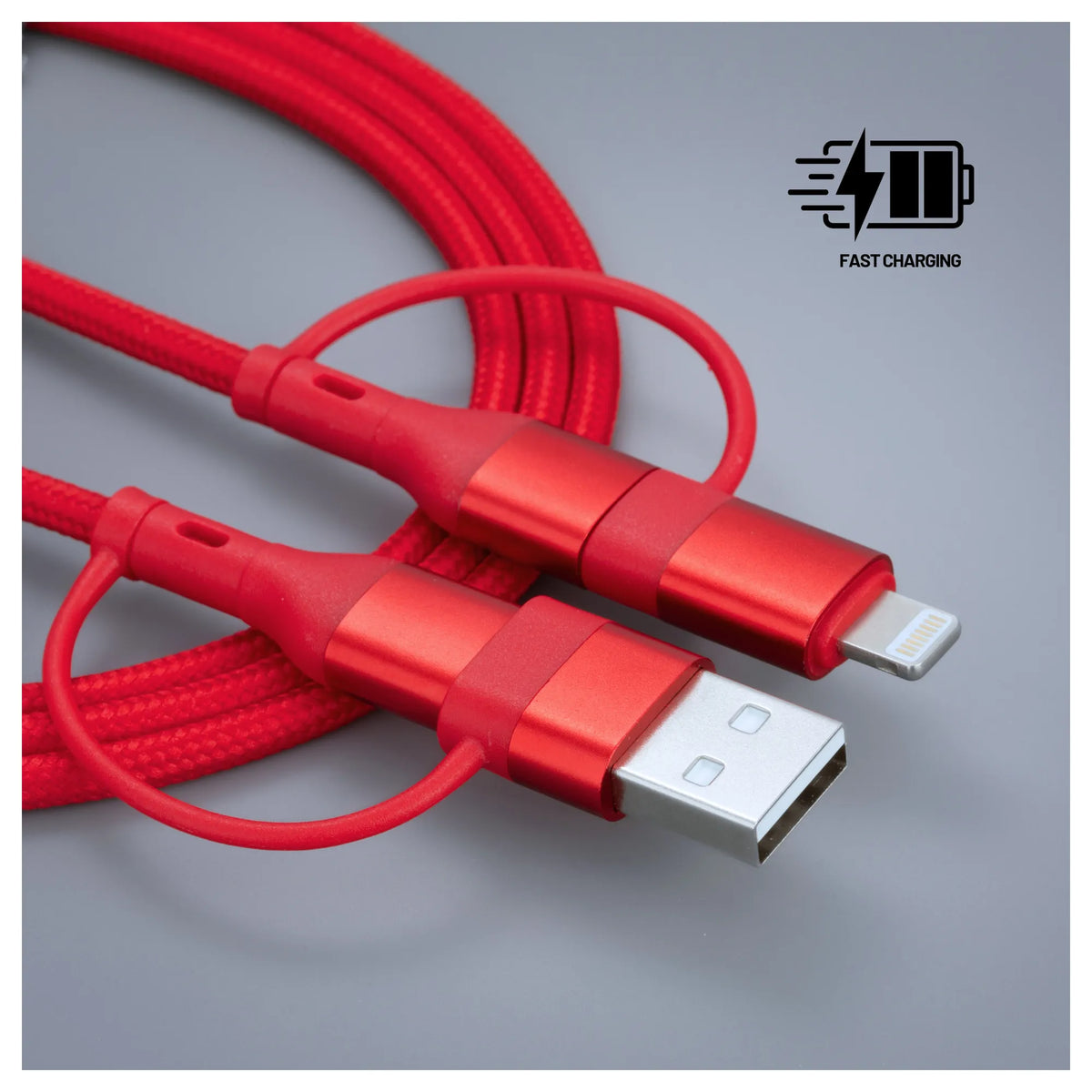 Punainen, punottu Opti Color -lataus- ja tiedonsiirtokaapeli, 60 W:n USB-A–Lightning-kaapeli, jonka kulmassa on pikalatauskuvake.
